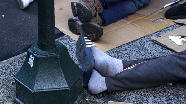 Migrants sleep outside the Roosevelt Hotel as they wait for placement at the hotel in New York on August 1, 2023.  - Sputnik International