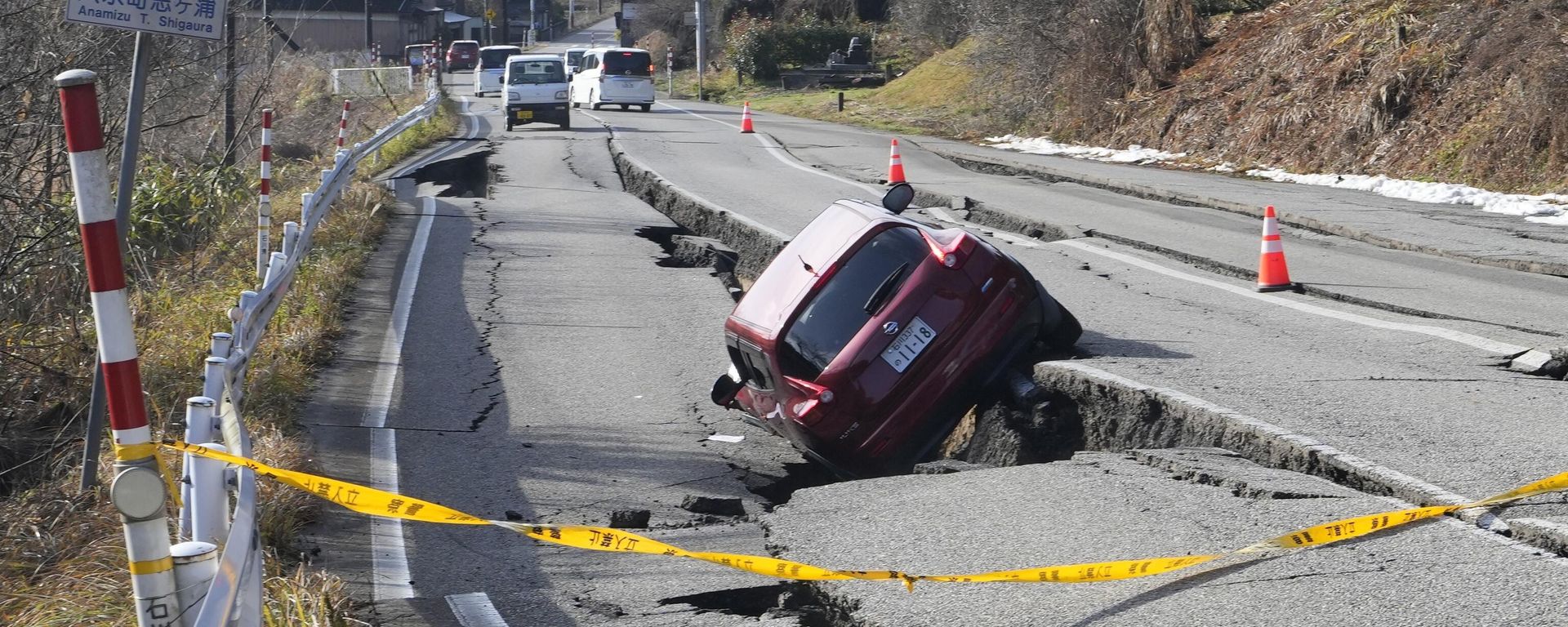 A car is trapped at a partially collapsed road caused by a powerful earthquake near Anamizu Town, Ishikawa Prefecture Tuesday, Jan. 2, 2024. A car is trapped at a partially collapsed road caused by a powerful earthquake near Anamizu Town, Ishikawa Prefecture Tuesday, Jan. 2, 2024. - Sputnik International, 1920, 02.01.2024