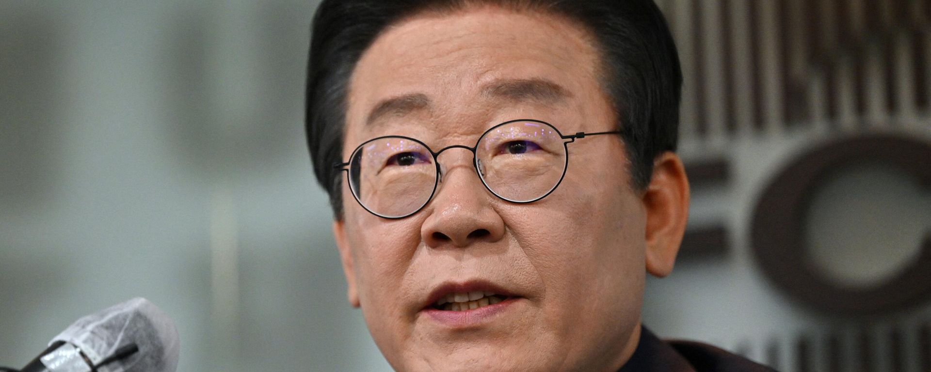 South Korea's main opposition Democratic Party leader Lee Jae-myung speaks during a press conference in Seoul on April 11, 2023. South Korea's main opposition Democratic Party leader Lee Jae-myung speaks during a press conference in Seoul on April 11, 2023. - Sputnik International, 1920, 02.01.2024