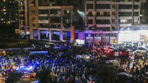 People search for survivors following a massive explosion in the southern suburb of Beirut, Lebanon, Tuesday, Jan. 2, 2024. (AP Photo/Hassan Ammar) - Sputnik International