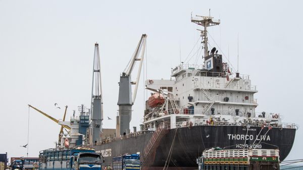 Trucks loaded with NGOs' food ratios from the Thorco Liva ship leave the Berbera port of Somaliland on July 21, 2018.  - Sputnik International