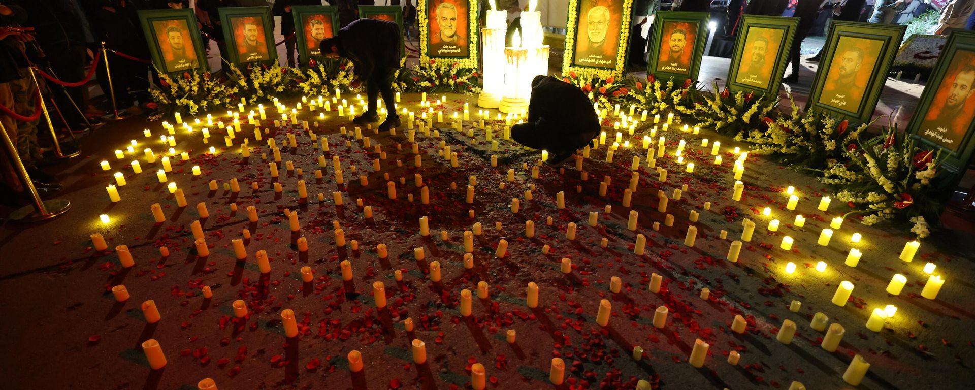 Iraqis participate in a candle light vigil marking the fourth anniversary of the killing of top Iranian commander Qasem Soleimani and Iraqi commander Abu Mahdi al-Muhandis Iraqis participate in a candle light vigil marking the fourth anniversary of the killing of top Iranian commander Qasem Soleimani and Iraqi commander Abu Mahdi al-Muhandis - Sputnik International, 1920, 03.01.2024