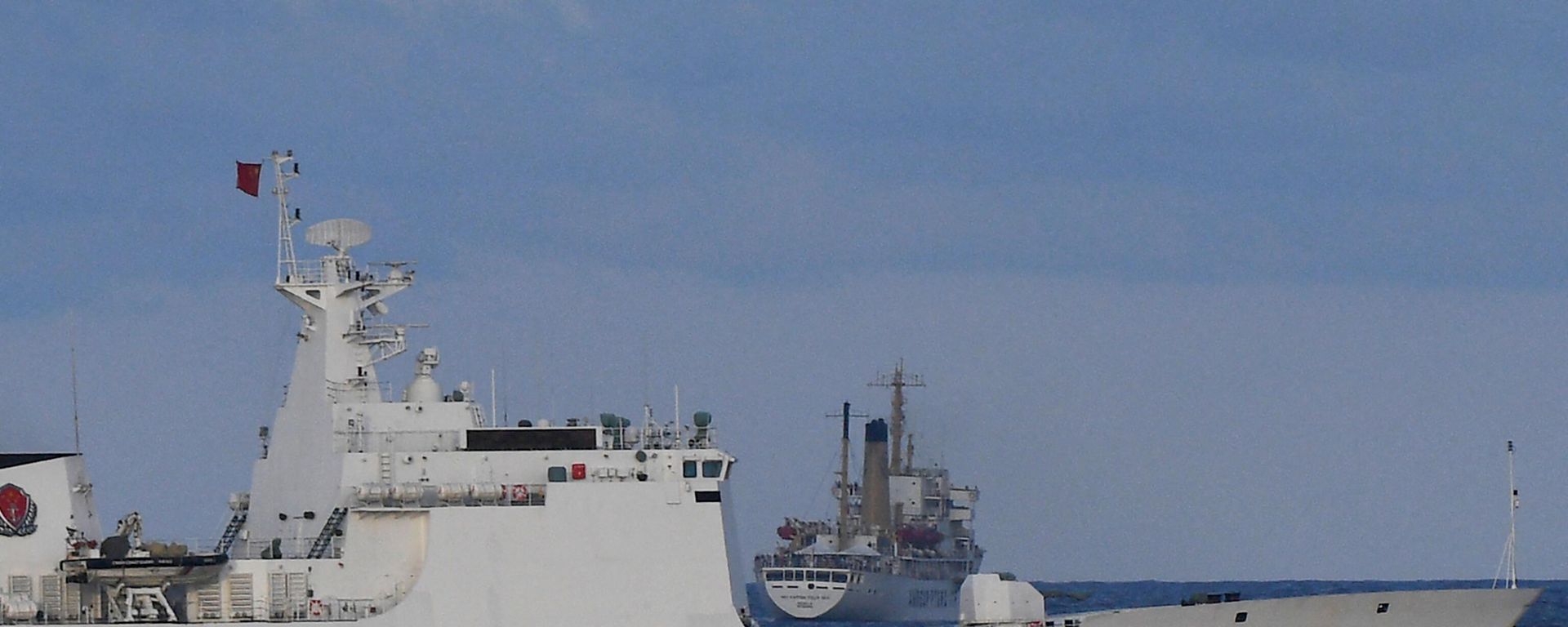 A Chinese Coast Guard ship sails near a Philippine vessel (C) that was part of a convoy of civilian boats in the disputed South China Sea on December 10, 2023.  - Sputnik International, 1920, 16.01.2024