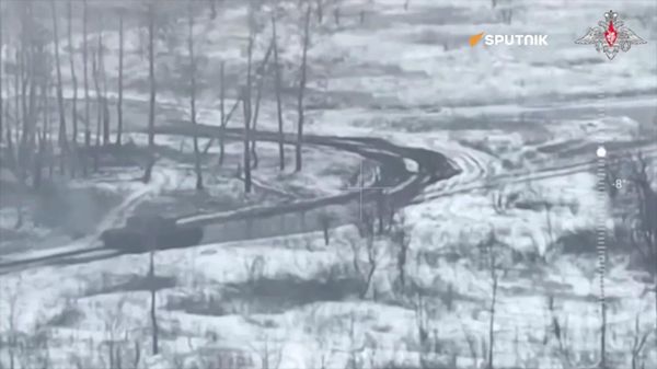  Footage of Russian strike obliterating Ukrainian tank - Sputnik International