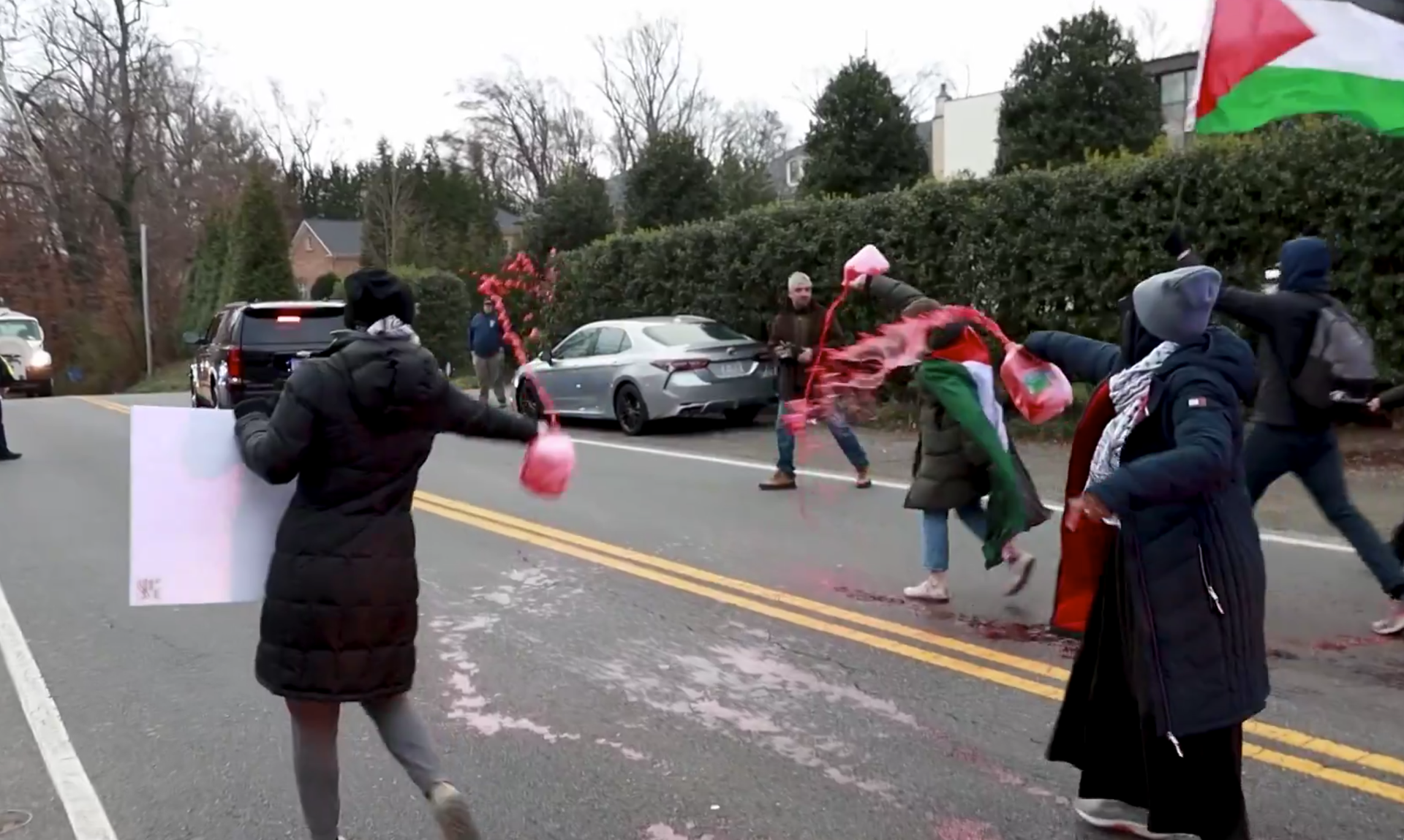 A group of protesters were captured throwing what appears to be fake blood toward a car leaving the home of US Secretary of State Antony Blinken. Protesters were demonstrating against the US support of Israel in the Gaza conflict. - Sputnik International, 1920, 05.01.2024