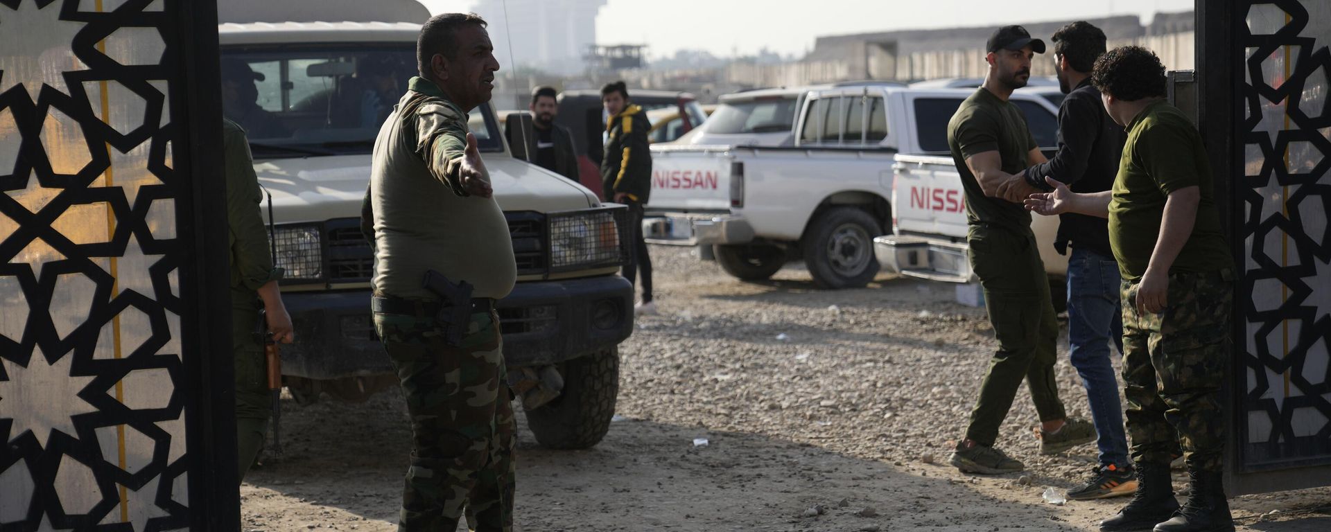Members of an Iraqi Shiite militant group stand outside the headquarters of the Popular Mobilization Force after it was hit by an airstrike in Baghdad, Iraq, Thursday, Jan. 4, 2024. The Popular Mobilization Force - a coalition of militias that is nominally under the control of the Iraqi military - announced in a statement that its deputy head of operations in Baghdad, Mushtaq Taleb al-Saidi, or Abu Taqwa, had been killed in the strike. - Sputnik International, 1920, 05.01.2024
