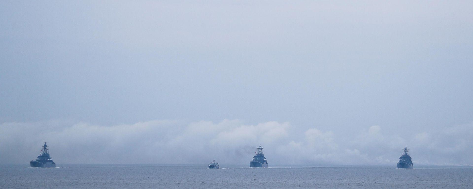 Vessels of the Russian Baltic Fleet are seen during tactical drills for landing troops from the sea on the unequipped coast of a simulated enemy assault, in the Kaliningrad Region Vessels of the Russian Baltic Fleet are seen during tactical drills for landing troops from the sea on the unequipped coast of a simulated enemy assault, in the Kaliningrad Region - Sputnik International, 1920, 05.01.2024