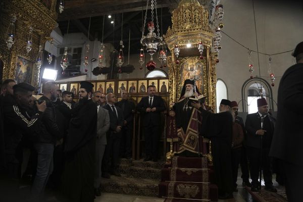 Greek Orthodox Patriarch of Jerusalem Teophilos III holds a mass in the Nativity Church, where Christians believe Jesus Christ was born on the eve of the Orthodox Christmas in Bethlehem, West Bank. - Sputnik International