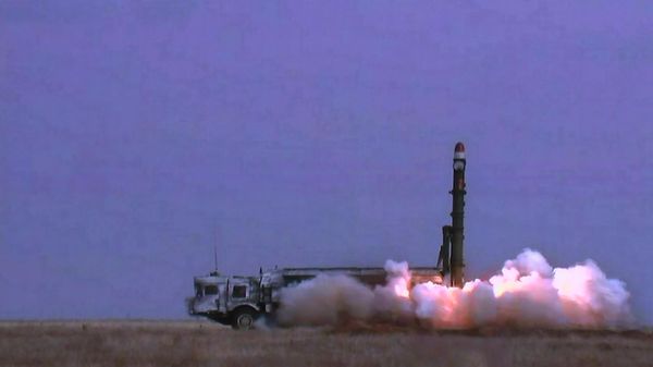 In this handout video grab released by the Russian Defence Ministry, Iskander-M missile systems take part in the strategic deterrence force drills, in Russia.  - Sputnik International