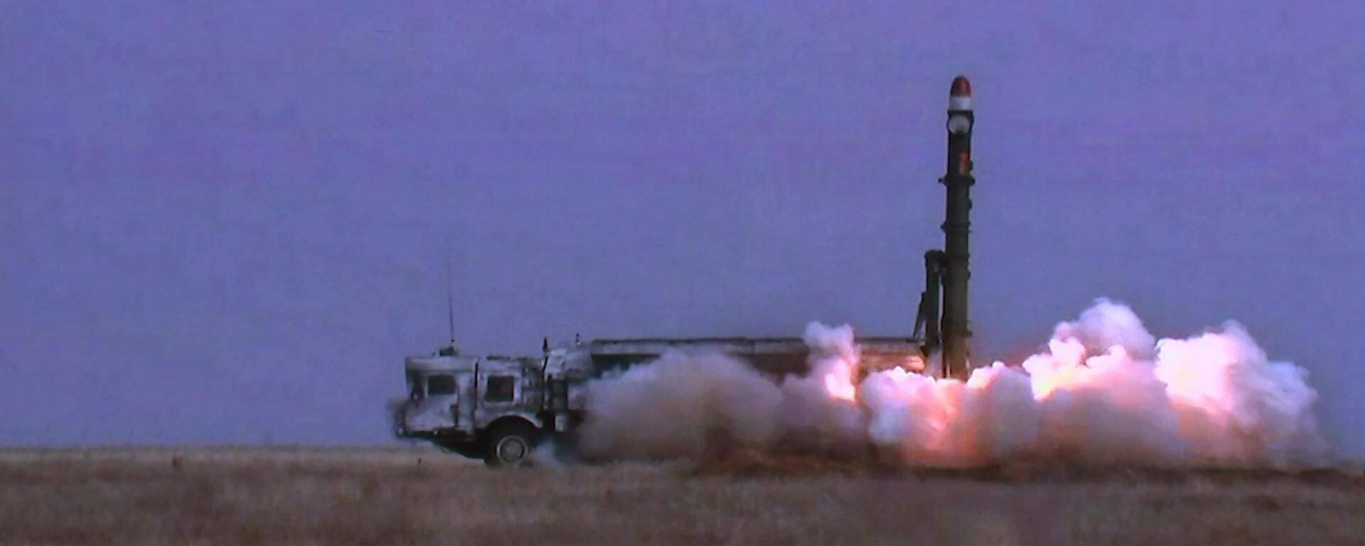 In this handout video grab released by the Russian Defence Ministry, Iskander-M missile systems take part in the strategic deterrence force drills, in Russia.  - Sputnik International, 1920, 17.08.2026