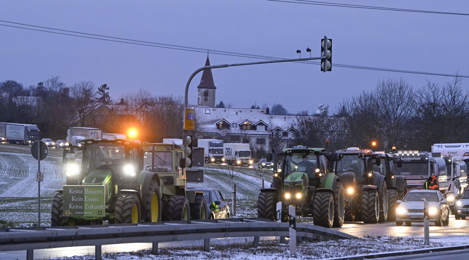 Farmers on their tractors cause a traffic jam as they protest against the federal government's austerity plans in Ludwigsburg, southern Germany on January 8, 2024. Farmers on their tractors cause a traffic jam as they protest against the federal government's austerity plans in Ludwigsburg, southern Germany on January 8, 2024. - Sputnik International, 1920, 08.01.2024