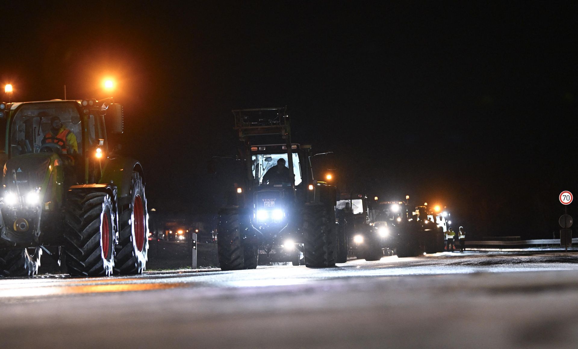 Farmers are seen next to their tractors on a road as they demonstrate against the federal government's austerity plans, in Ludwigsburg, southern Germany on January 8, 2024. Farmers are seen next to their tractors on a road as they demonstrate against the federal government's austerity plans, in Ludwigsburg, southern Germany on January 8, 2024. - Sputnik International, 1920, 08.01.2024