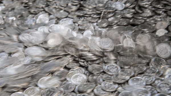 One-ruble coins at the packaging line of the Moscow Mint. - Sputnik International