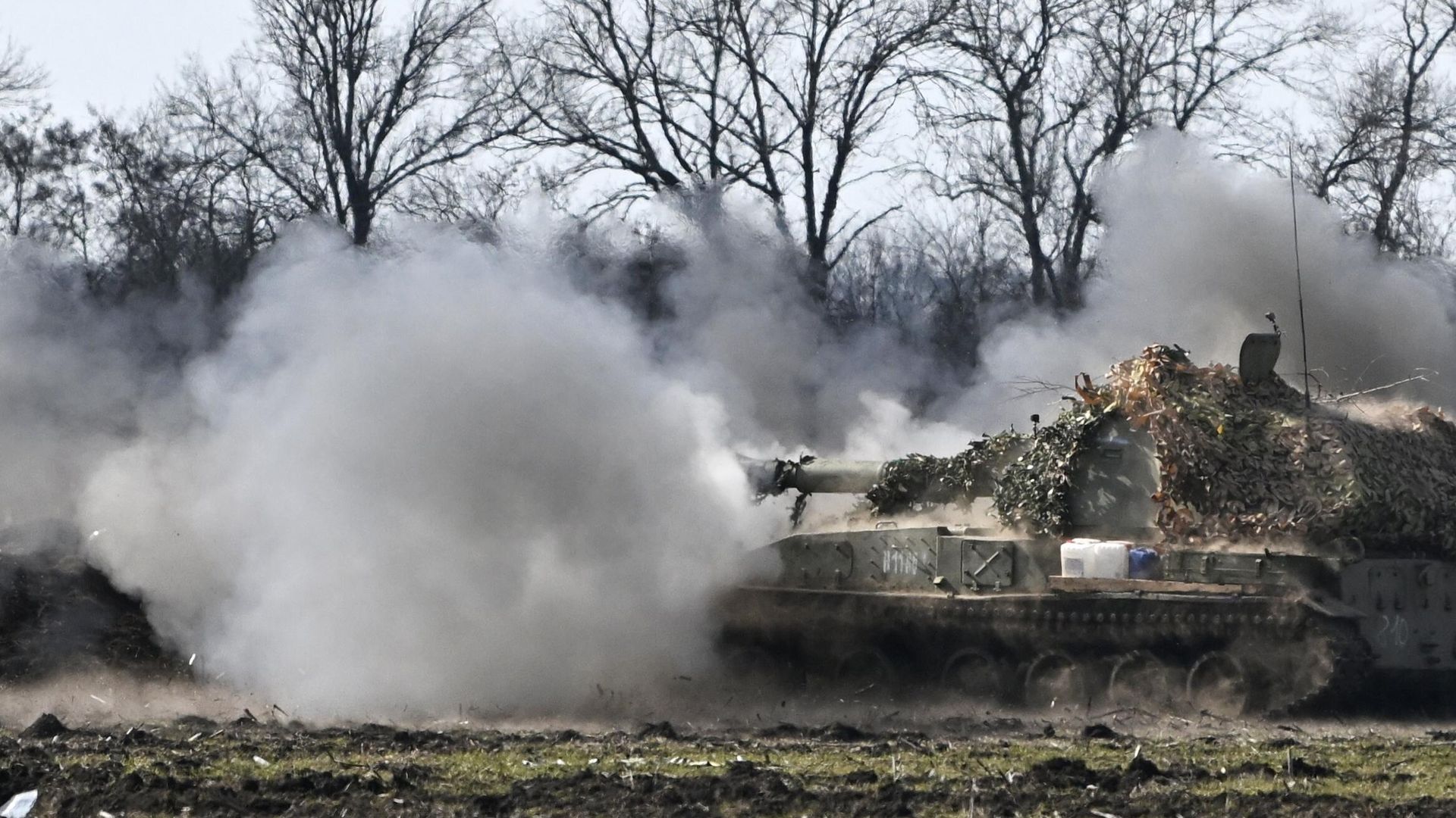 A Russian Army 2S3 Akatsiya self-propelled howitzer fires towards Ukrainian positions in the course of Russia's military operation in Ukraine, at the unknown location. A Russian Army 2S3 Akatsiya self-propelled howitzer fires towards Ukrainian positions in the course of Russia's military operation in Ukraine, at the unknown location. - Sputnik International, 1920, 28.11.2025