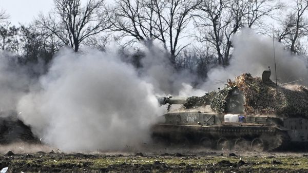 A Russian Army 2S3 Akatsiya self-propelled howitzer fires towards Ukrainian positions in the course of Russia's military operation in Ukraine, at the unknown location. - Sputnik International
