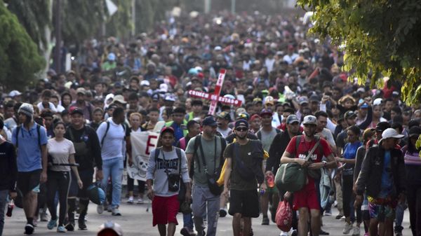 Migrants from Central and South America take part in a caravan attempting to reach the Mexico-US border, while carrying out a viacrucis to protest for the death of 40 migrants in a fire at a detention center in the northern city of Juarez, in Tapachula, Chiapas state, southern Mexico, on April 23, 2023 - Sputnik International