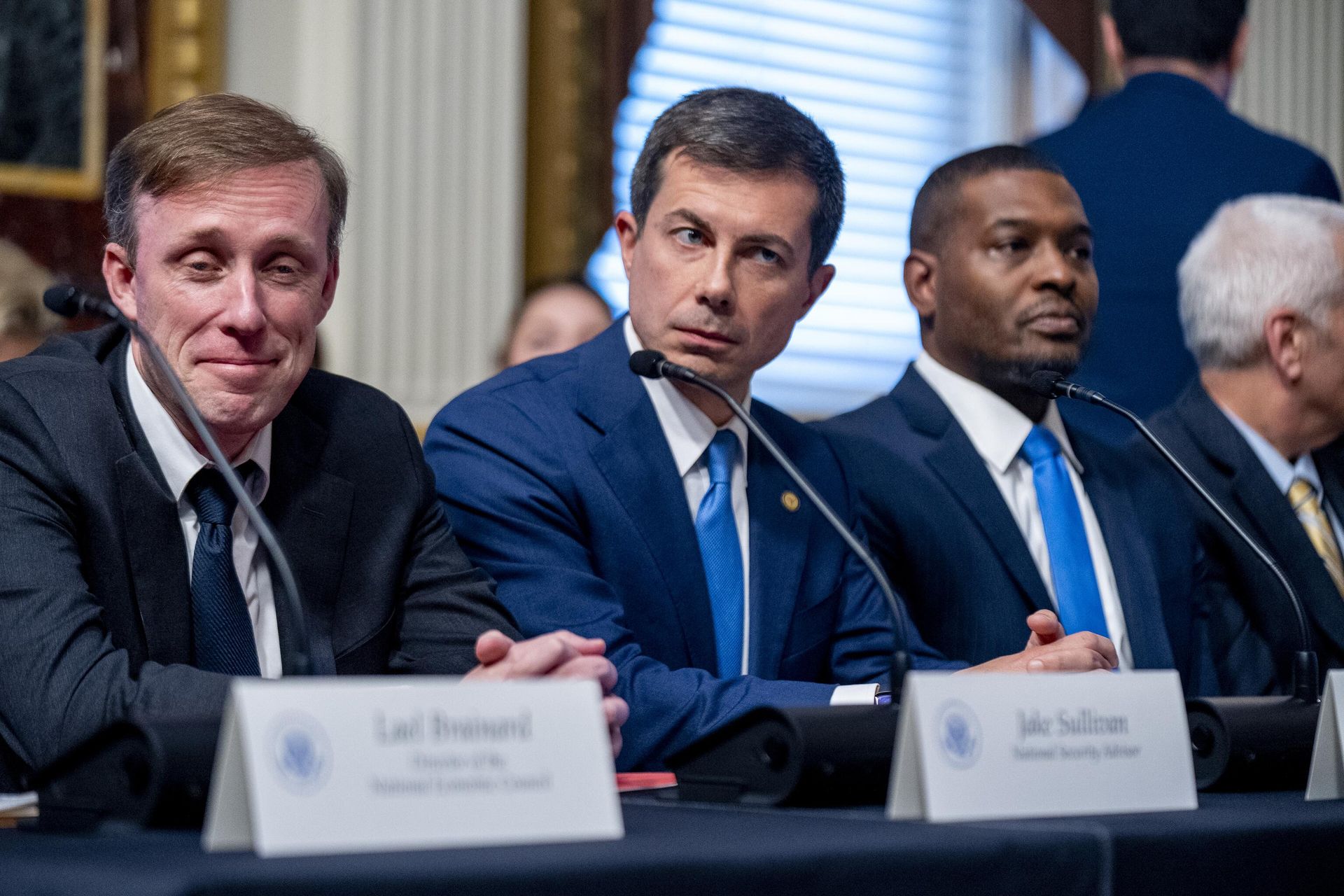 White House national security adviser Jake Sullivan, Transportation Secretary Pete Buttigieg, and Environmental Protection Agency Administrator Michael Regan attend a speech by President Joe Biden about supply chain issues. - Sputnik International, 1920, 09.01.2024