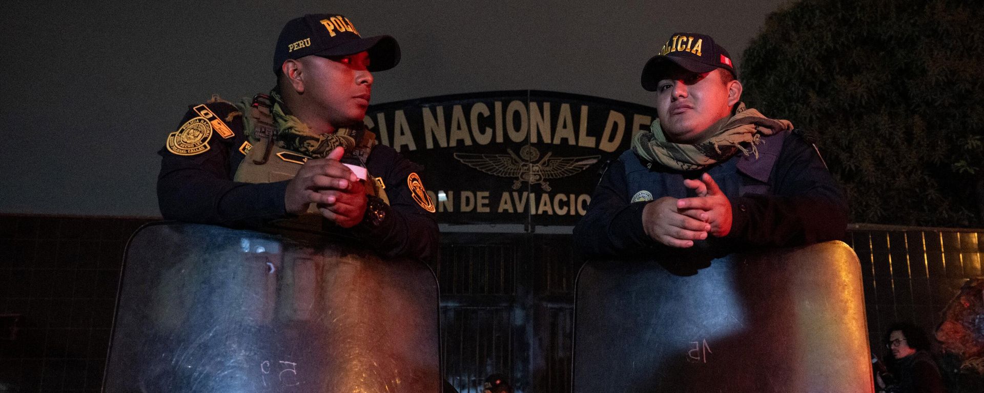 Peruvian Police guard the entrance to a Police airport facility in Callao, adjacent to the city of Lima, as Dutch Joran Van Der Sloot returns to Peru on October 31, 2023, to serve his sentence for murder, after being extradited temporarily to declare at a United States court where he was sentenced for extortion - Sputnik International, 1920, 09.01.2024