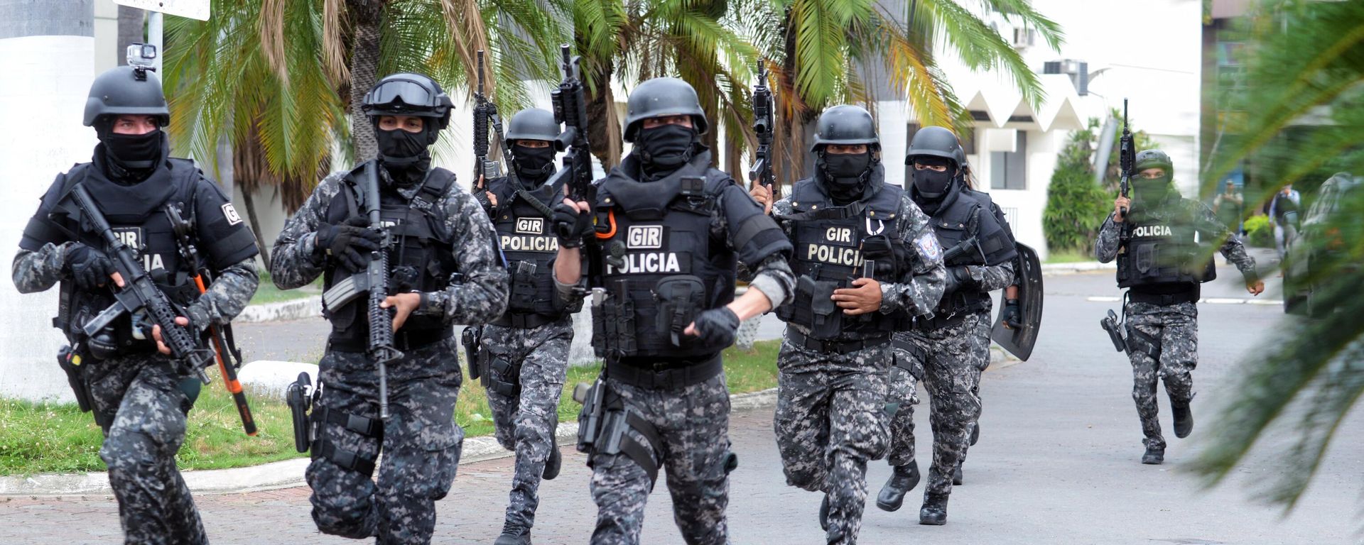 An Ecuadorean police squad enters the premises of Ecuador's TC television channel after unidentified gunmen burst into the state-owned television studio live on air on January 9, 2024, in Guayaquil, Ecuador, a day after Ecuadorean President Daniel Noboa declared a state of emergency following the escape from prison of a dangerous narco boss An Ecuadorean police squad enters the premises of Ecuador's TC television channel after unidentified gunmen burst into the state-owned television studio live on air on January 9, 2024, in Guayaquil, Ecuador, a day after Ecuadorean President Daniel Noboa declared a state of emergency following the escape from prison of a dangerous narco boss - Sputnik International, 1920, 10.01.2024