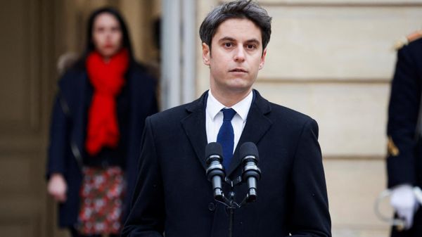 Newly appointed Prime minister Gabriel Attal delivers a speech during the handover ceremony with outgoing Prime minister Elisabeth Borne at the Hotel Matignon in Paris, on January 9, 2024 - Sputnik International