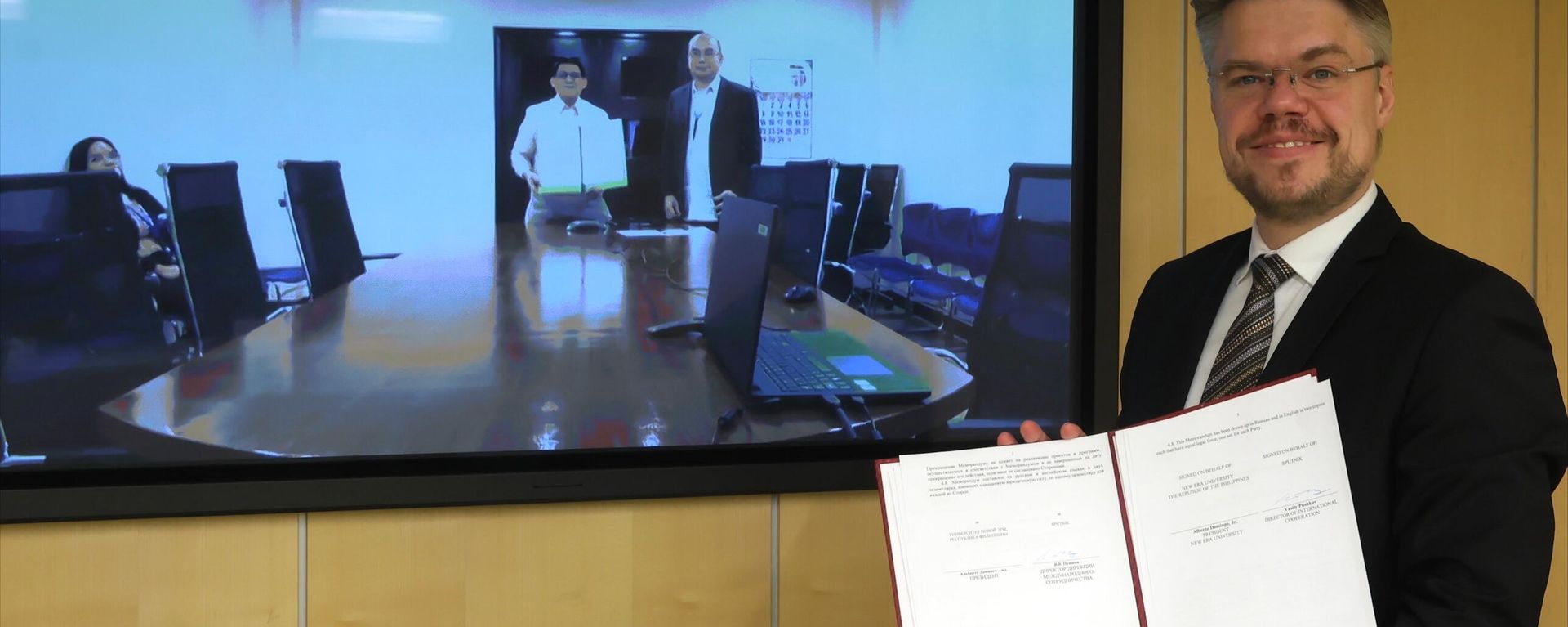 The memorandum was signed by Vasily Pushkov, Sputnik's International Cooperation Director, and Dr. Alberto R. Domingo, Jr., President of the New Era University (NEU). The memorandum was signed by Vasily Pushkov, Sputnik's International Cooperation Director, and Dr. Alberto R. Domingo, Jr., President of the New Era University (NEU). - Sputnik International, 1920, 12.01.2024