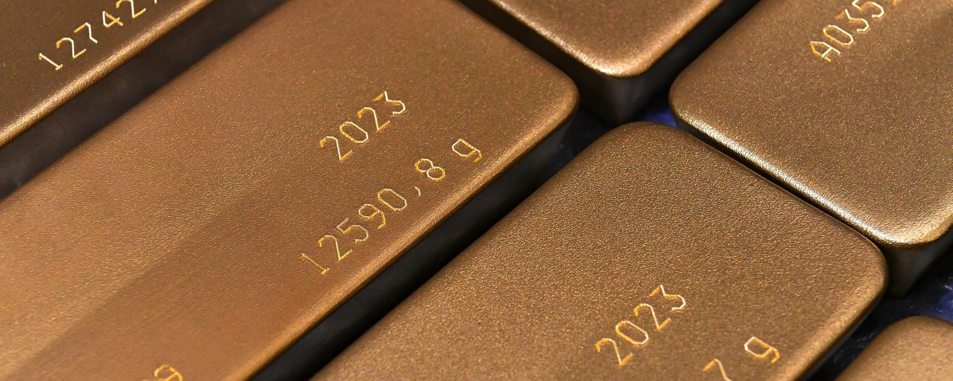 Russian-made gold bars. File photo - Sputnik International, 1920, 28.01.2026
