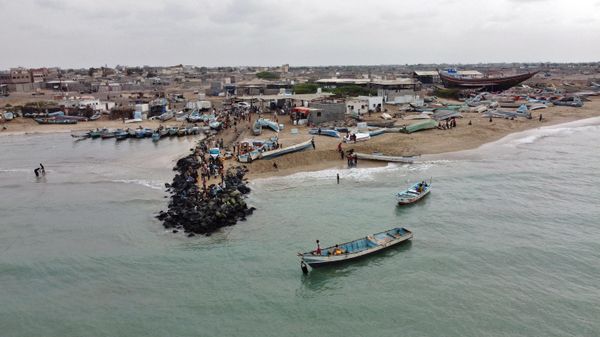 A picture taken on February 21, 2022 shows fishing boats off a beach on Yemen's Red Sea coast in the Khokha district of the war-ravaged country's western province of Hodeida - Sputnik International