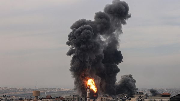 Smoke billows after an Israeli strike over Rafah in the southern Gaza Strip on December 20, 2023, amid ongoing battles between Israel and the Palestinian militant group Hamas.  - Sputnik International