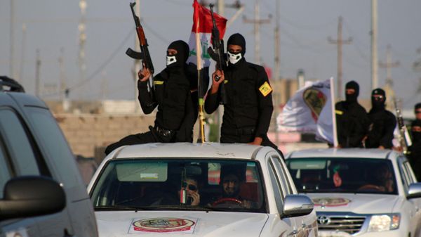 Fighters of the Ansar Allah group parade with their weapons  - Sputnik International