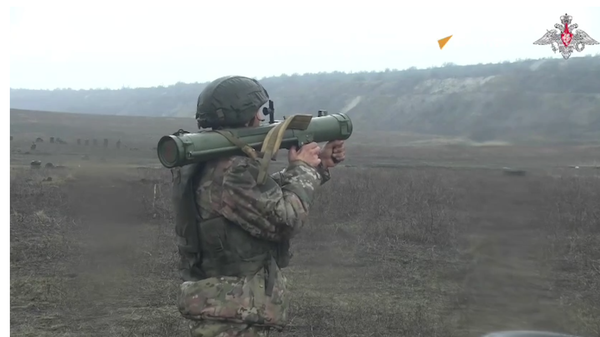 Portable grenade launchers and flame throwers in combat action - Sputnik International