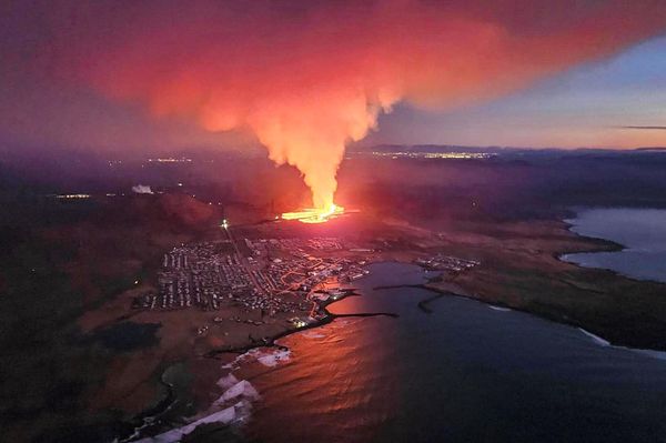 Billowing smoke and flowing lava are seen during a volcanic eruption on the outskirts of the evacuated town of Grindavik. - Sputnik International