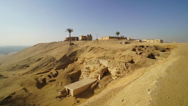 Stone-carved sarcophagus in Saqqara - Sputnik International