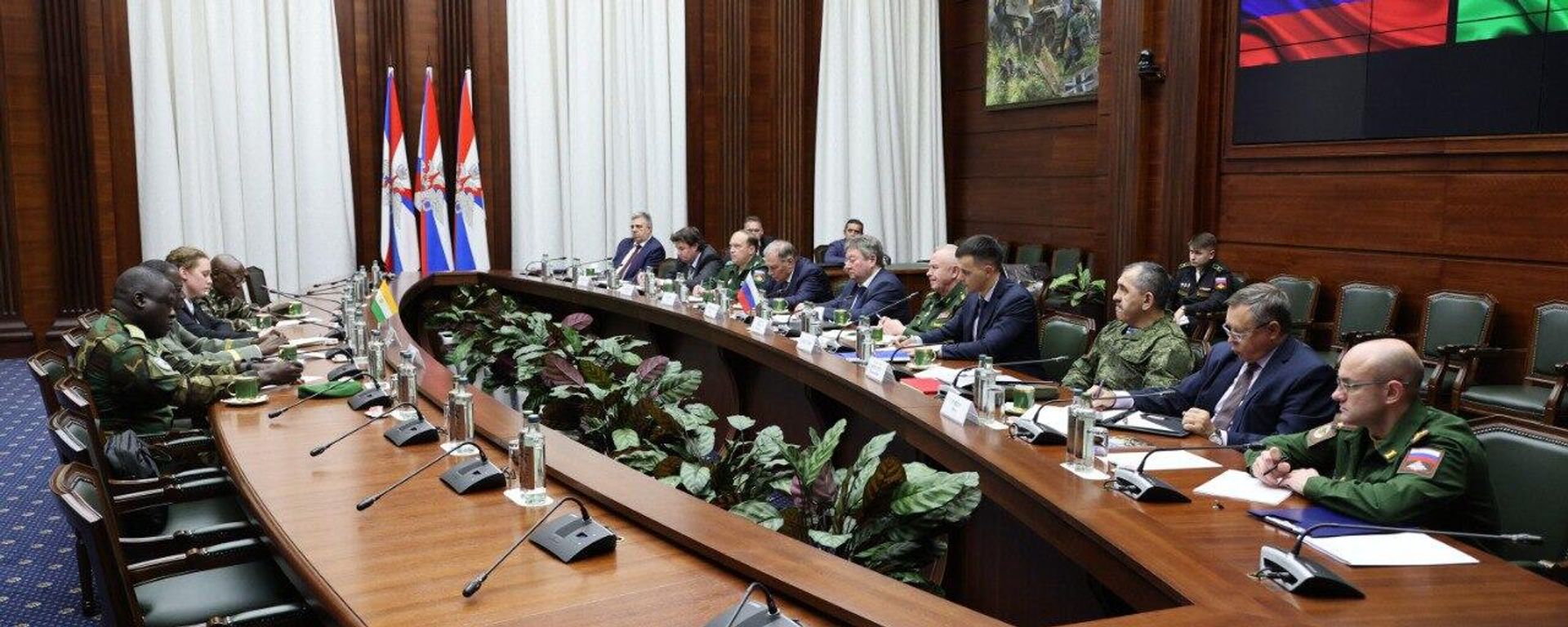 A working meeting was held between the Russian Deputy Ministers of Defense, Colonel-General Alexander Fomin and Colonel-General Yunus-Bek Yevkurov, and Niger's Defense Minister Gen. Salifou Mody - Sputnik International, 1920, 07.08.2024