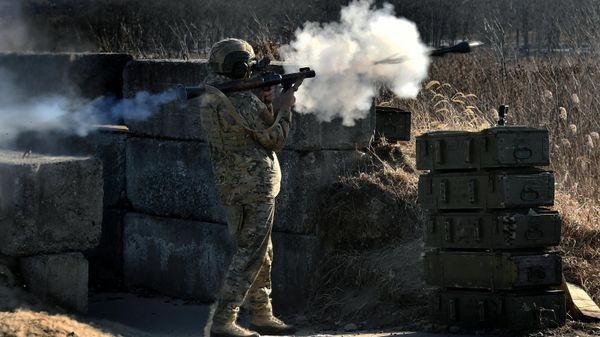 A grenade launcher at the firing line during exercises of Pacific Fleet servicemen at a firing range in Primorsky Krai. - Sputnik International