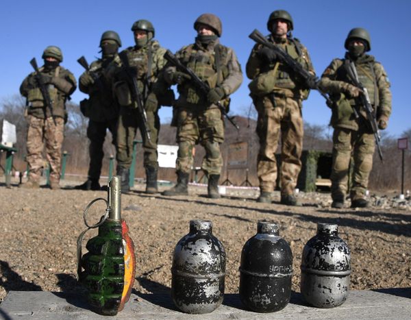 Russian Pacific Fleet servicemen during exercises at a training range in Primorsky Krai. - Sputnik International