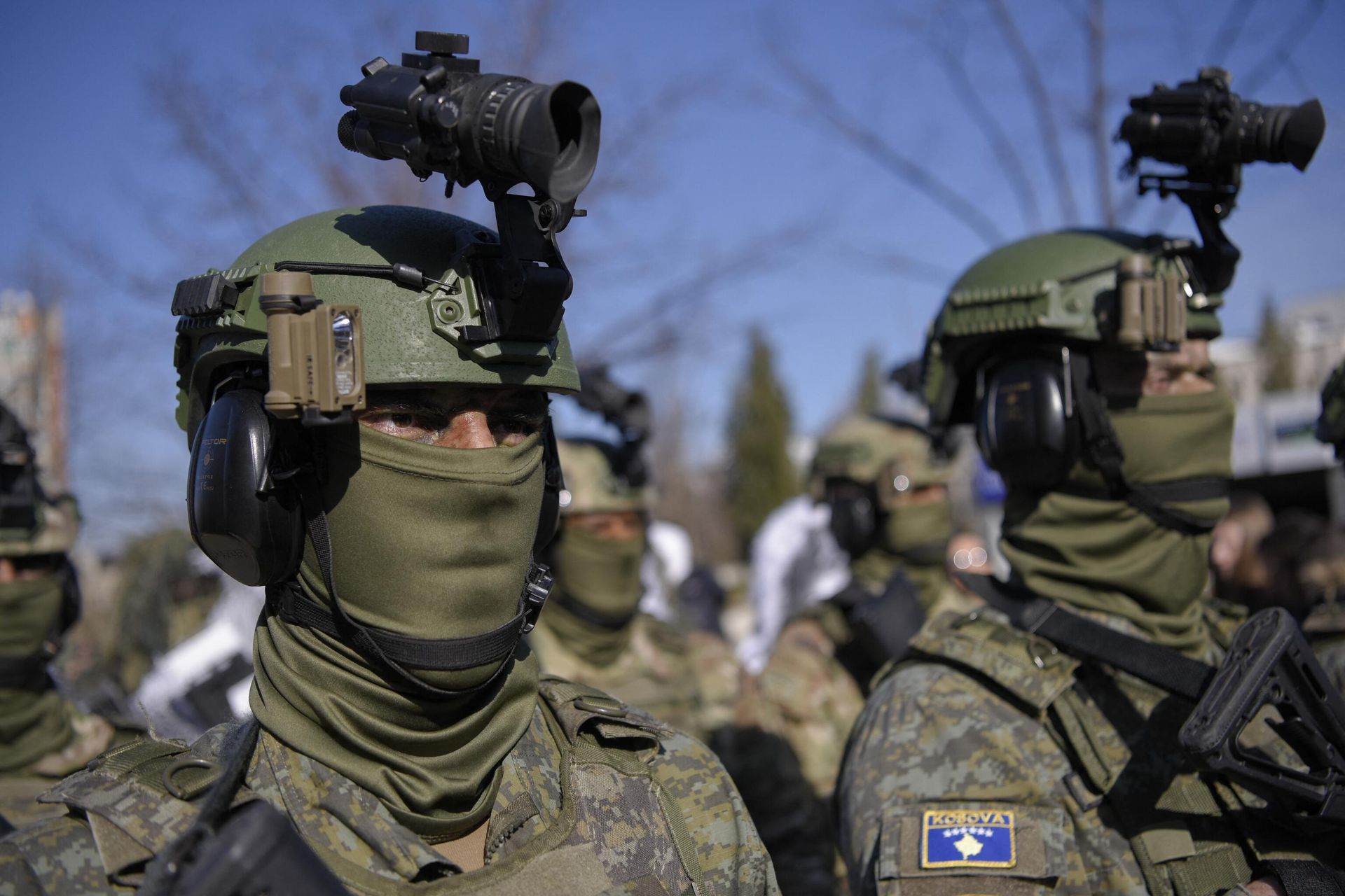 Kosovo fighters parade during a ceremony marking the 15th anniversary of Kosovo's unilateral 'declaration of independence' in Pristina, on February 17, 2023. - Sputnik International, 1920, 18.01.2024