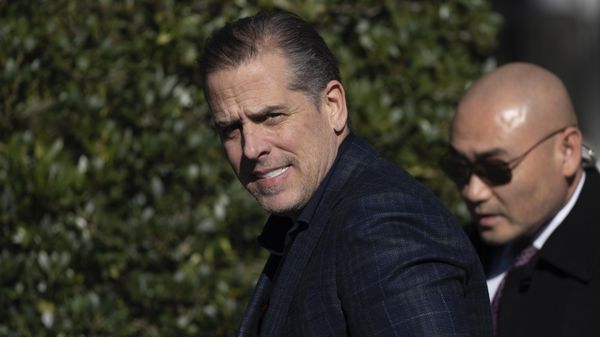Hunter Biden walks along the South Lawn before the pardoning ceremony for the national Thanksgiving turkeys at the White House in Washington, Monday, Nov. 21, 2022 - Sputnik International