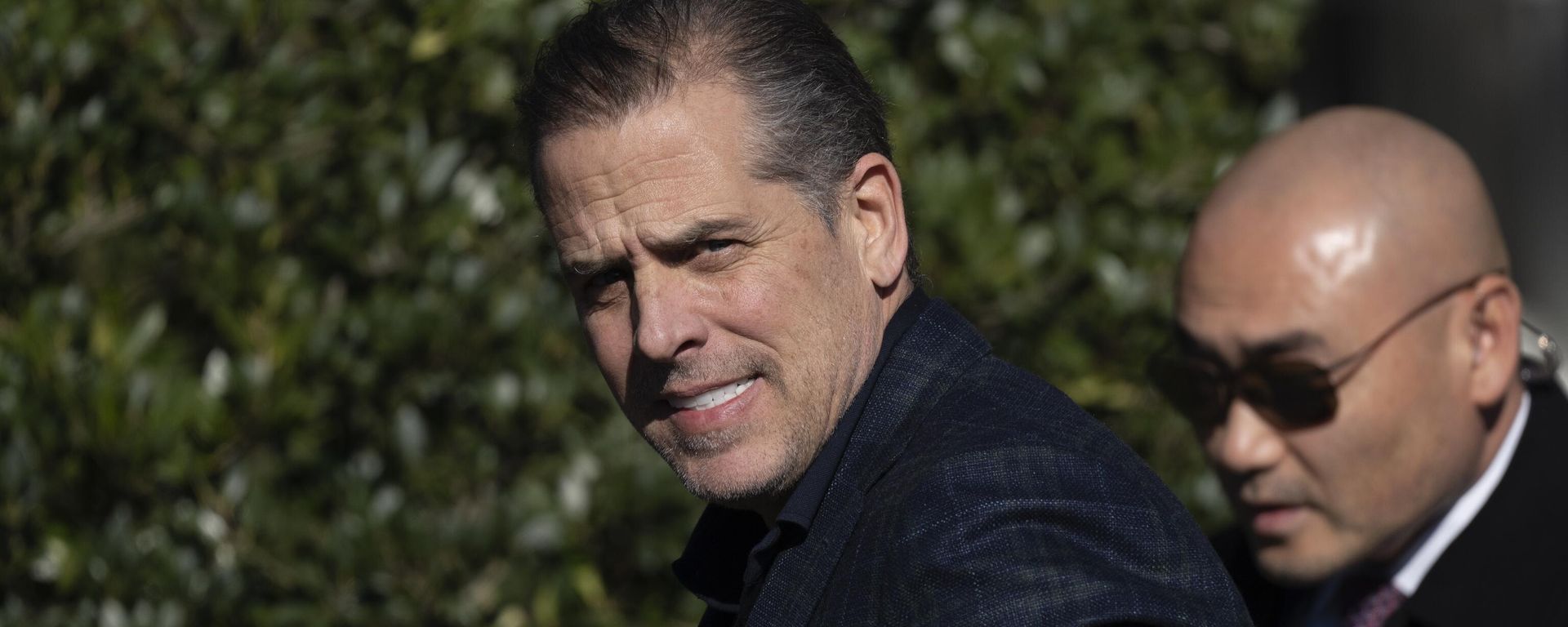 Hunter Biden walks along the South Lawn before the pardoning ceremony for the national Thanksgiving turkeys at the White House in Washington, Monday, Nov. 21, 2022 - Sputnik International, 1920, 14.07.2026