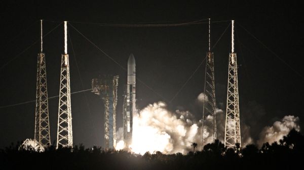 Rocket with Astrobotic's Peregrine Lunar Lander lifts off  - Sputnik International