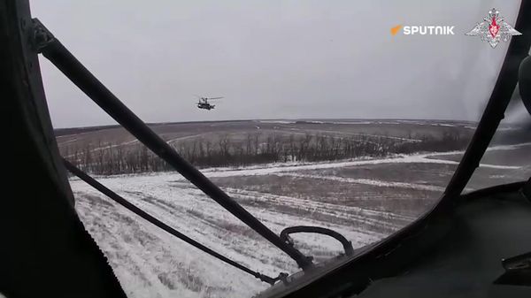 Ka-52 attack helicopter and Mi-8 search and rescue helicopter - Sputnik International