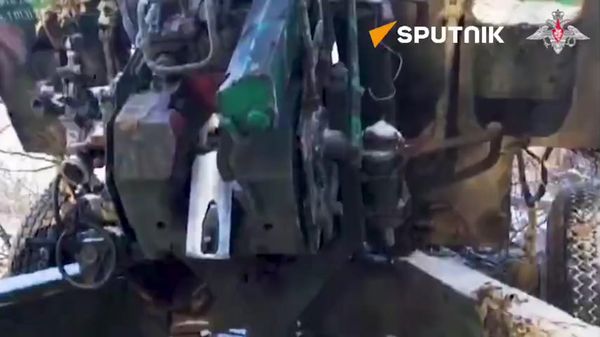Russian Msta-B Howitzers Obliterated Ukrainian Strongholds in South Donetsk - Sputnik International