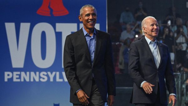 US President Joe Biden and former US President Barack Obama attend a rally in support of Democratic US Senate candidate John Fetterman in Philadelphia, Pennsylvania, on November 5, 2022 - Sputnik International