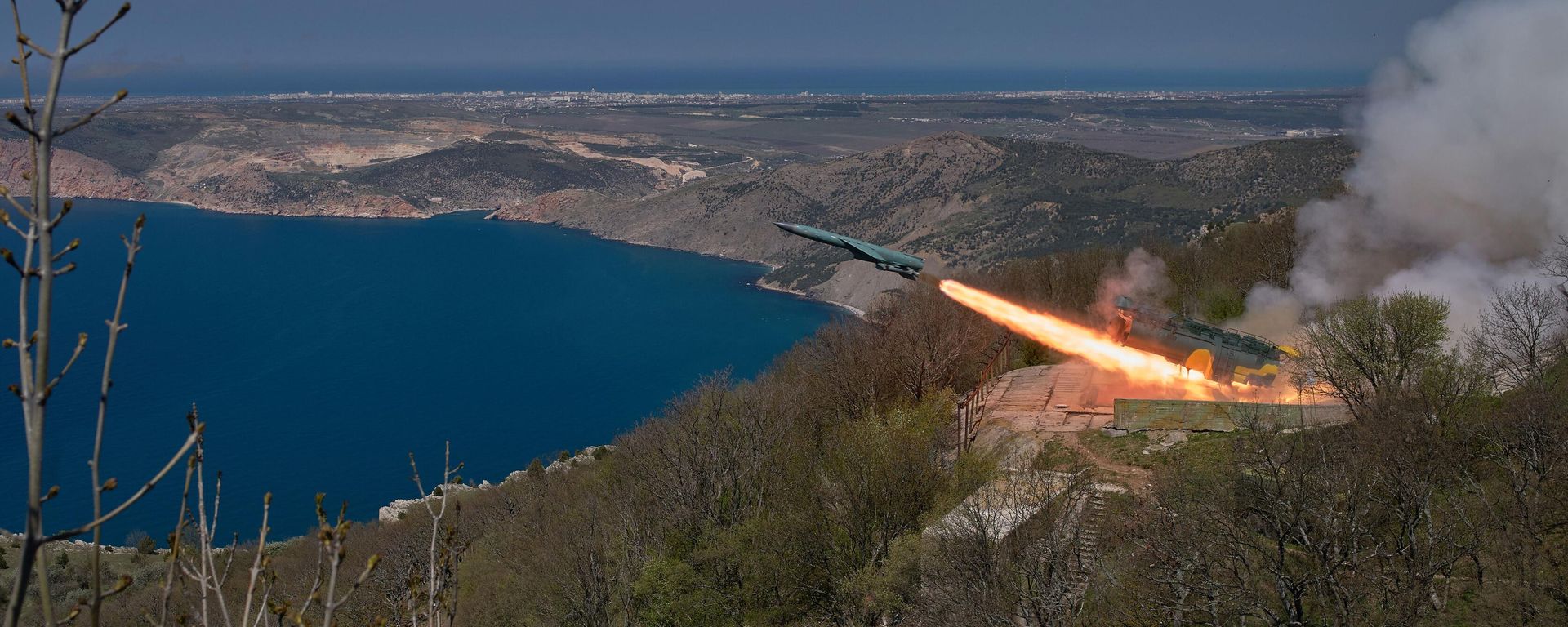 The Utyos stationary coastal missile system launches a P-35 cruise missile during the Black Sea Fleet's tactical drill in Crimea The Utyos stationary coastal missile system launches a P-35 cruise missile during the Black Sea Fleet's tactical drill in Crimea - Sputnik International, 1920, 31.01.2024