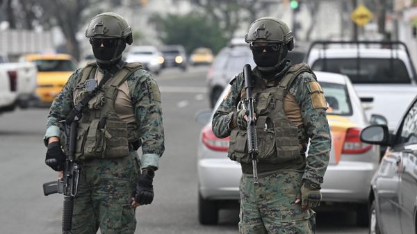 Soldiers guard the surroundings of the Simon Bolivar Air Base in Guayaquil, Ecuador, on January 19, 2024, following the arrival of relatives of Ecuadorean drug lord Adolfo Macias, alias Fito. - Sputnik International