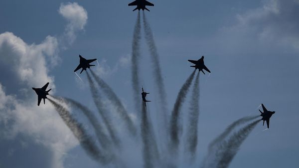 Russian MiG-29 perform aerial maneuver  in Kubinka, Russia. Slovakian government handed squadron of cutting-edge MiG-29 fighter jets to Ukraine.  - Sputnik International