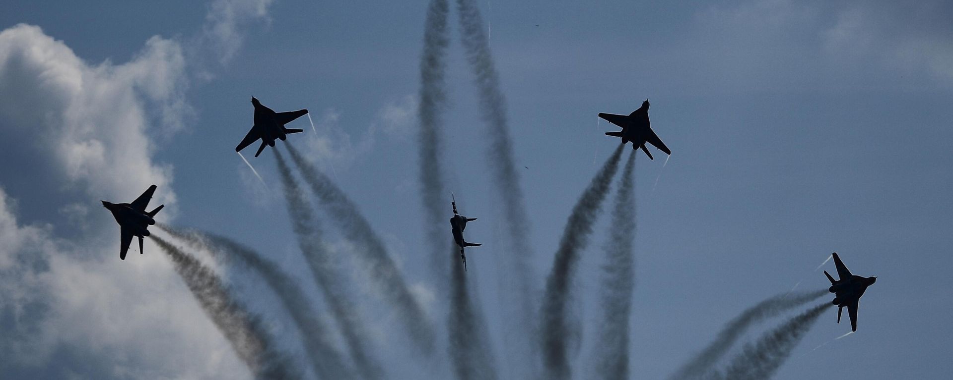 Russian MiG-29 perform aerial maneuver  in Kubinka, Russia. Slovakian government handed squadron of cutting-edge MiG-29 fighter jets to Ukraine.  - Sputnik International, 1920, 20.01.2024