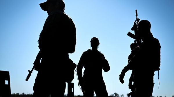 Russian servicemen take part in firearms, tactical and medical care training in the course of Russia's military operation in Ukraine - Sputnik International