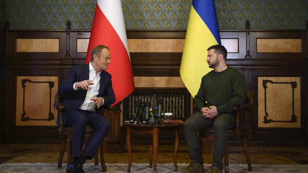 Poland's Prime Minister Donald Tusk, left, and Ukrainian President Volodymyr Zelensky talk during their meeting in Kiev, Ukraine, Monday, Jan. 22, 2024. - Sputnik International