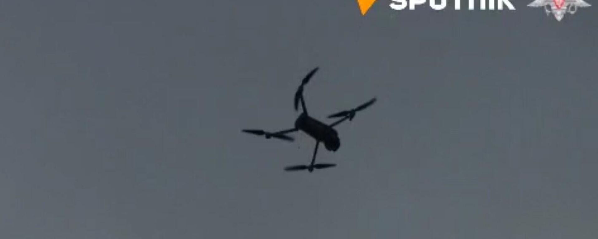Russian FPV-drone operators wipe out two Ukrainian strongholds, one pickup truck, and one infantry group near Novomikhailovka in the south of the DPR Russian FPV-drone operators wipe out two Ukrainian strongholds, one pickup truck, and one infantry group near Novomikhailovka in the south of the DPR - Sputnik International, 1920, 24.01.2024