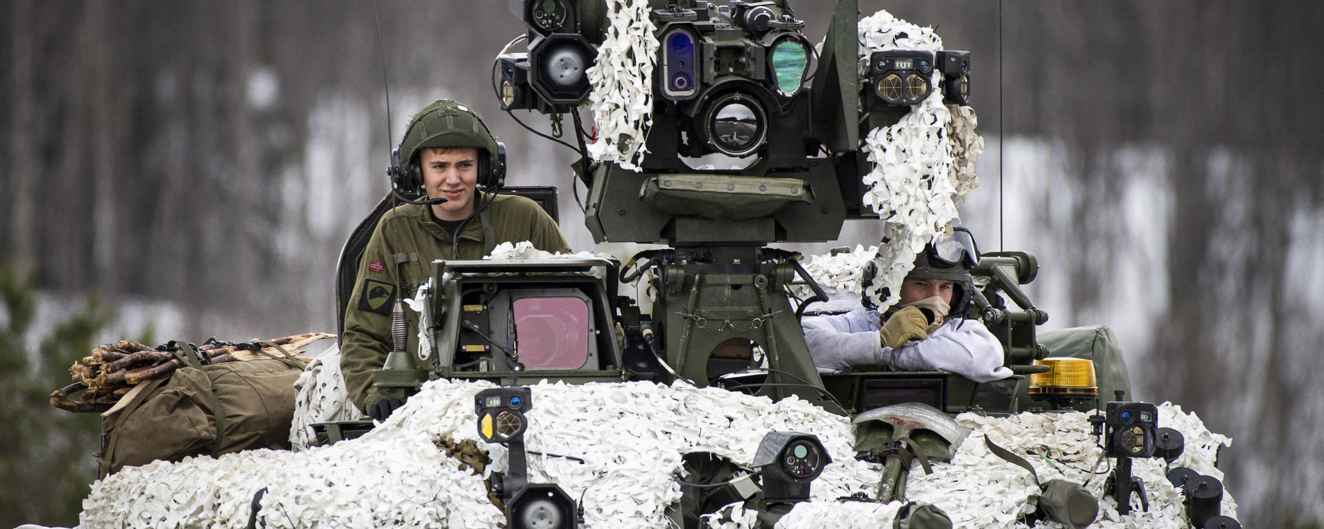 Soldiers from the Norwegian Armed Forces operate a tank as they participate in the international military exercise Cold Response 22, at Setermoen, North of in Norway, on March 22, 2022. Soldiers from the Norwegian Armed Forces operate a tank as they participate in the international military exercise Cold Response 22, at Setermoen, North of in Norway, on March 22, 2022. - Sputnik International, 1920, 24.01.2024